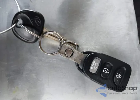 2012 Hyundai Elantra Gls from USA, damaged, VIN 5NPDH4AE4CH101447